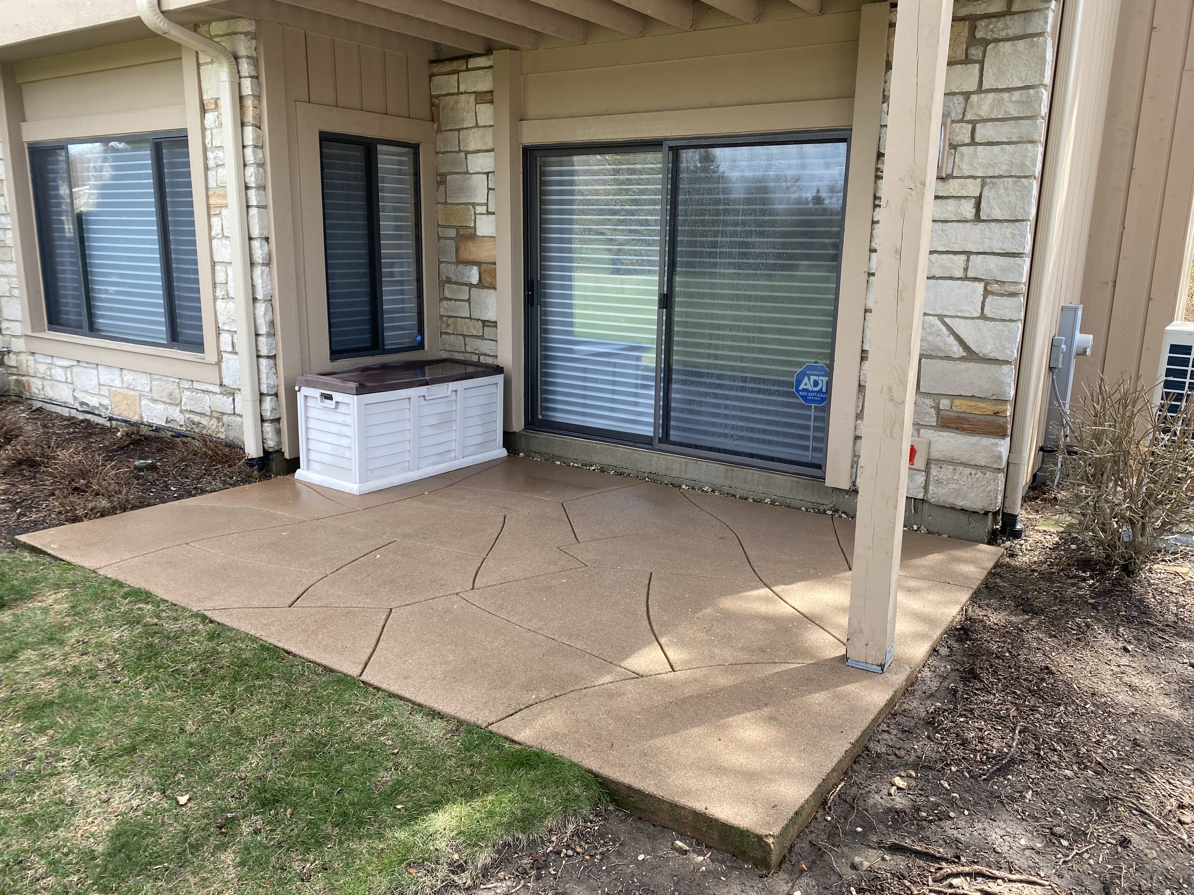 Concrete Pad Pressure Washing in Deer Park, IL
